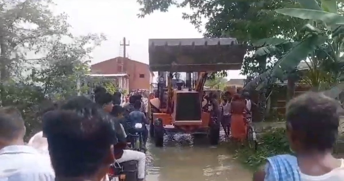 The canal dam broke in Muzaffarpur, water entered many villa