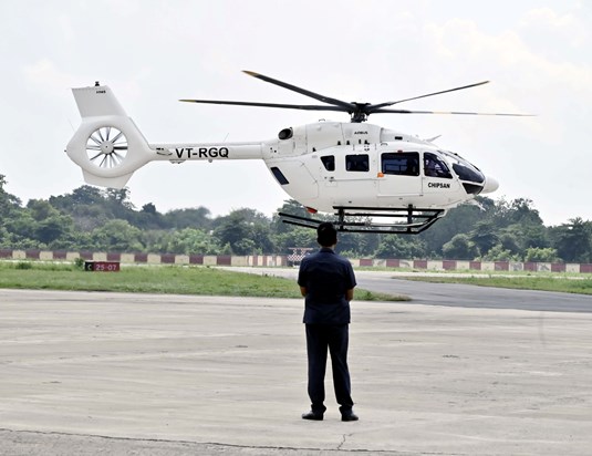 Cm nitish kumar kr rhe hvaai srvekshn vijy chaudhri bhi sath