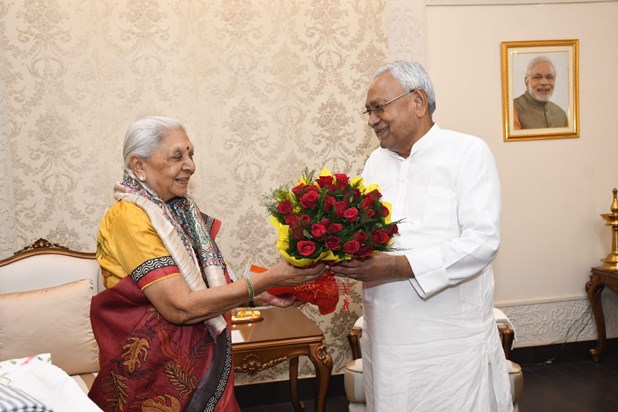 CM Nitish met UP Governor Anandiben Patel CM Nitish met UP Governor Anandiben Patel