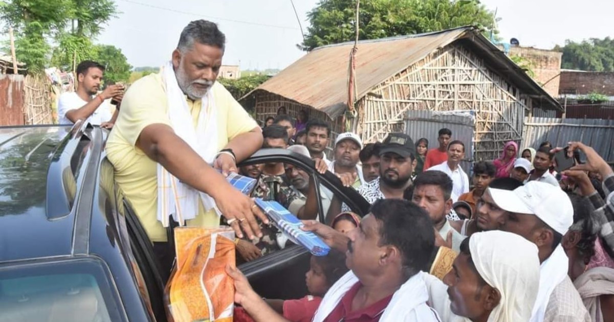 Purnia MP Pappu Yadav met the flood victims and provided the
