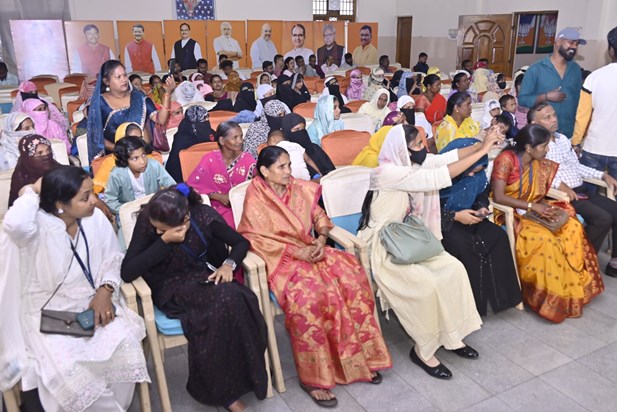 Muslim Community in BJP Office Muslim Community in BJP Office