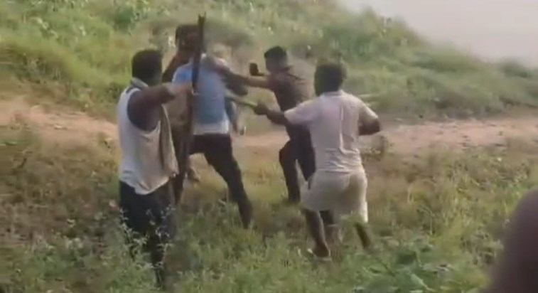 Liquor smugglers beat up two SSB jawans on Nepal border, vid Liquor smugglers beat up two SSB jawans on Nepal border, vid