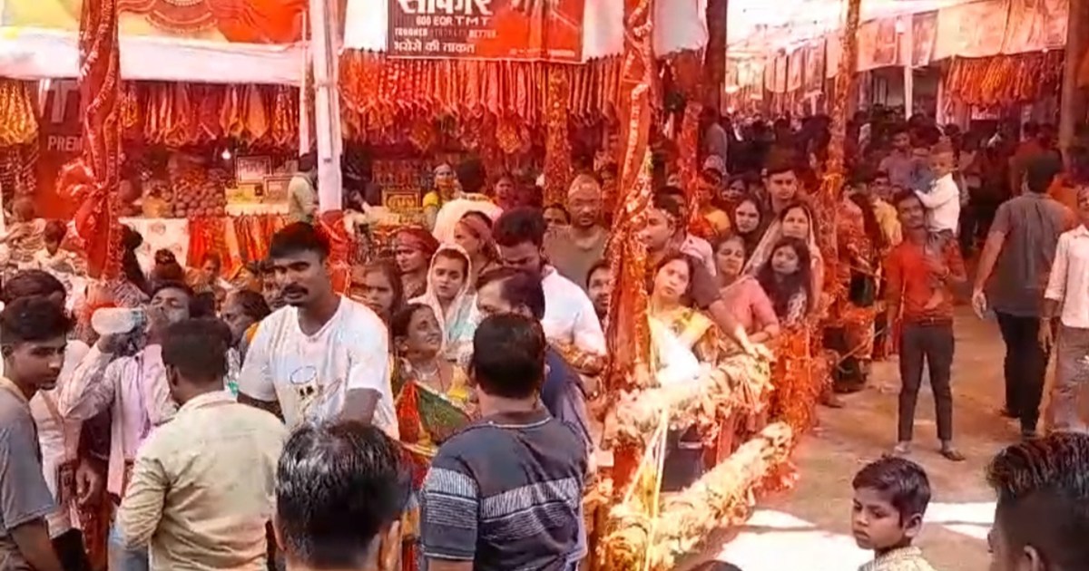 On the occasion of Maha Saptami, there was a huge crowd of d