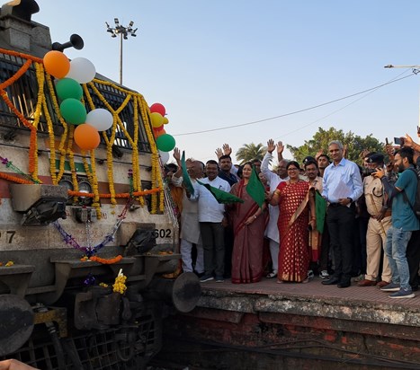 New train service started from Gaya to Lokmanya Tilak via Jh