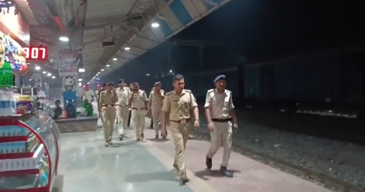 As soon as the local police arrived, the RPF inspector ran a