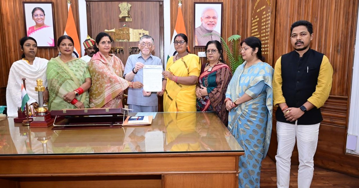 BJP Mahila Morcha Moved on Governer House Against Irfan Ansa