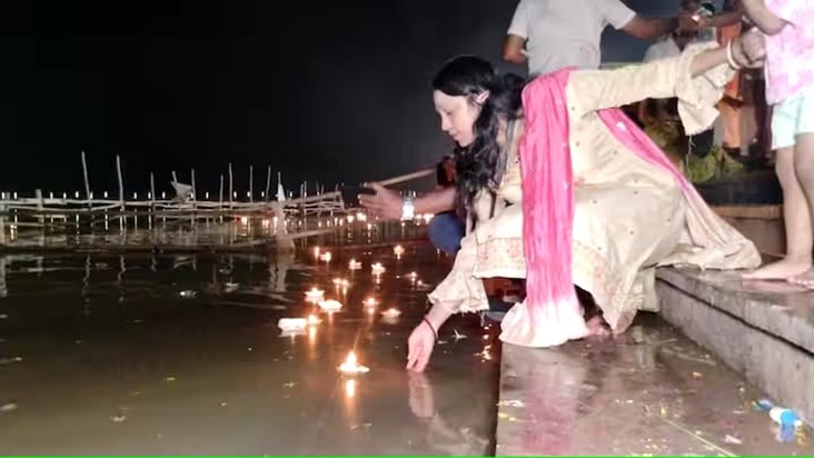 On Dev Deepawali, Gaya's Falgu river and Devghat were lit up On Dev Deepawali, Gaya's Falgu river and Devghat were lit up