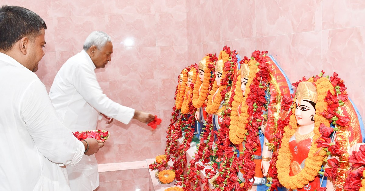 CM Nitish offered prayers at Bakhtiyarpur Kali Temple
