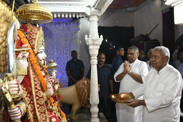 On the occasion of Mahasaptami, CM Nitish worshiped Maa Durg On the occasion of Mahasaptami, CM Nitish worshiped Maa Durg