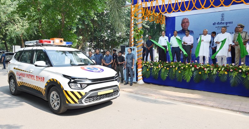 CM Nitish inaugurated 38 vehicles for patrolling the highway