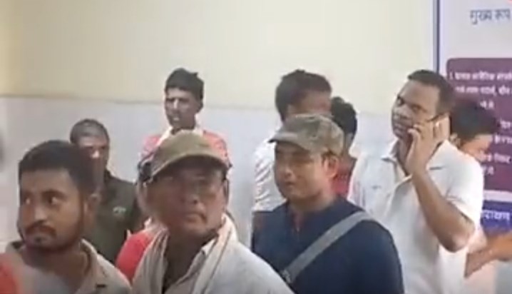 Rs 3 lakh robbed in broad daylight at a private finance offi
