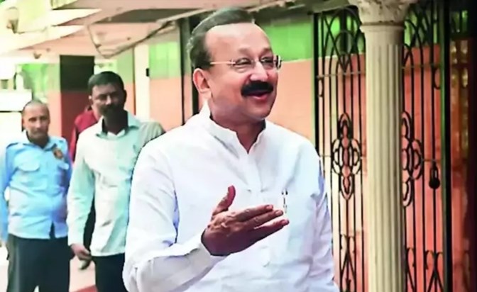 BREAKING: Former MLA and NCP leader Baba Siddiqui shot by mi BREAKING: Former MLA and NCP leader Baba Siddiqui shot by mi