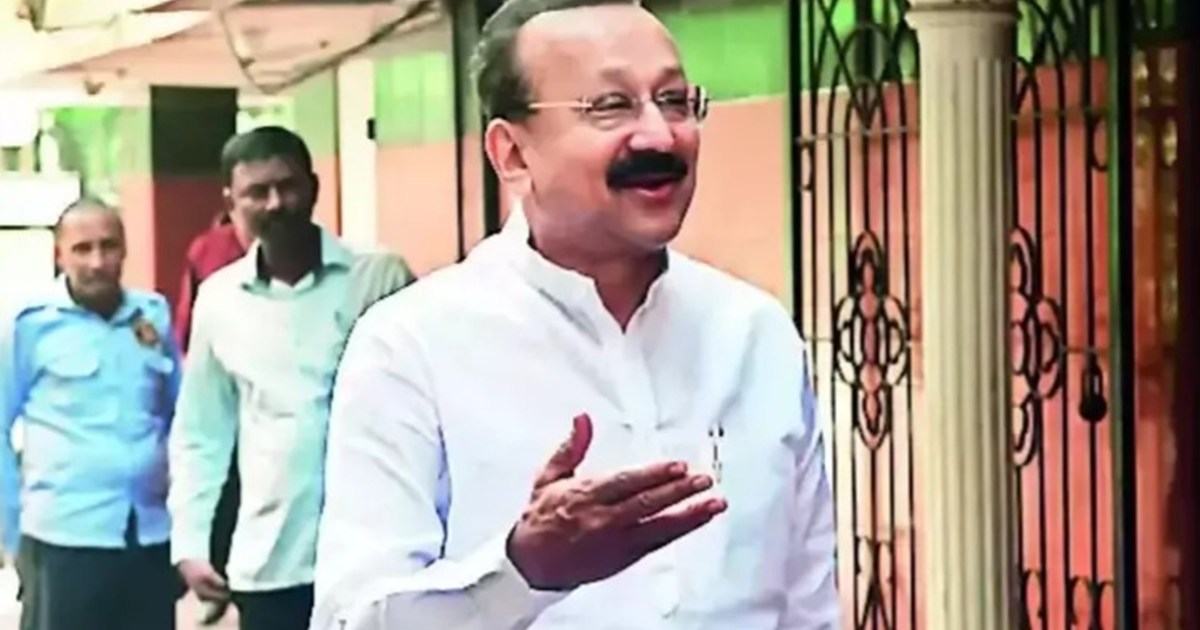 BREAKING: Former MLA and NCP leader Baba Siddiqui shot by mi