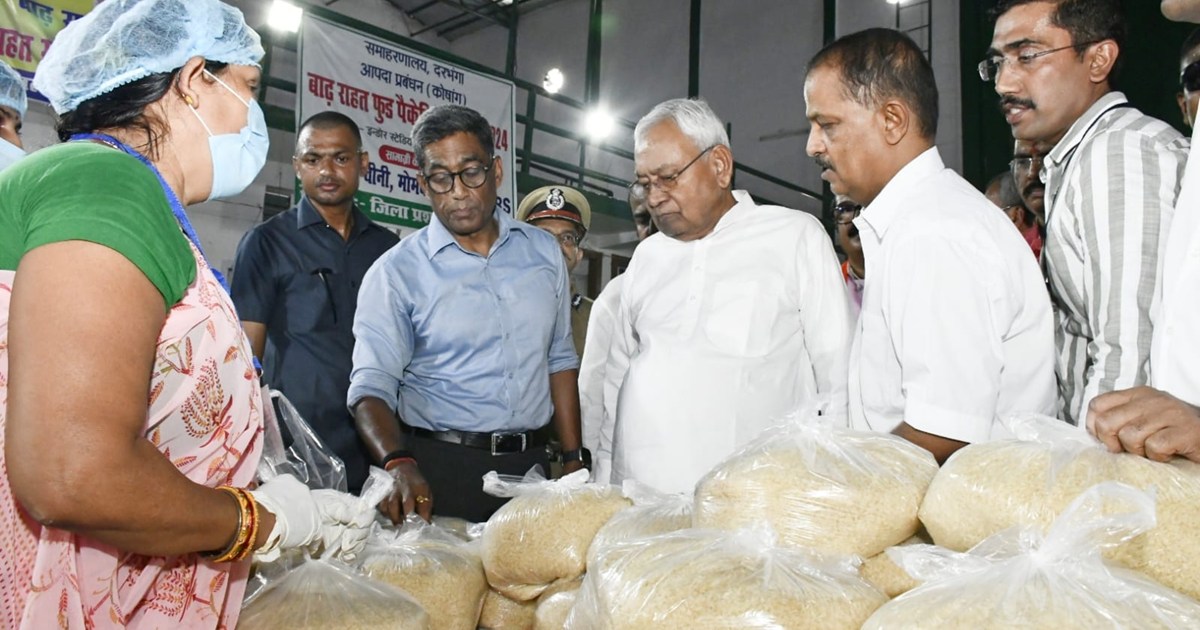 CM Nitish met the flood victims, also visited the food packa