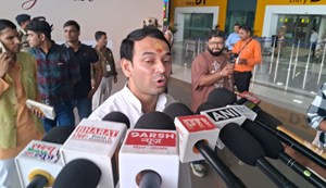 Tej Pratap got furious on hearing Tejashwi's name.