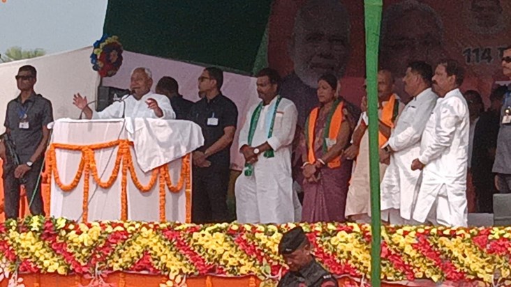 CM Nitish Kumar, who arrived in Saran for election campaigni