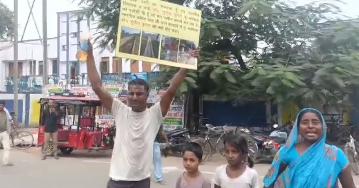 A massive security lapse occurred during the Home Minister's