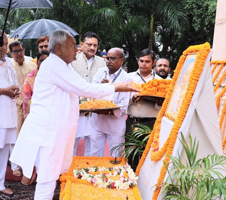 CM pays tribute to Father of the Nation Mahatma Gandhi and f CM pays tribute to Father of the Nation Mahatma Gandhi and f