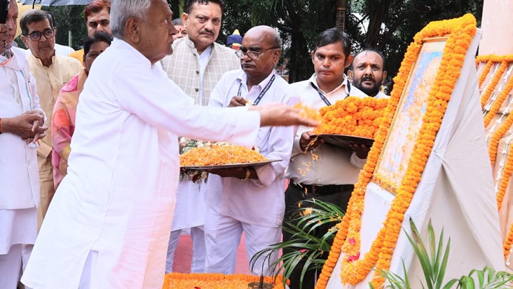 CM pays tribute to Father of the Nation Mahatma Gandhi and f
