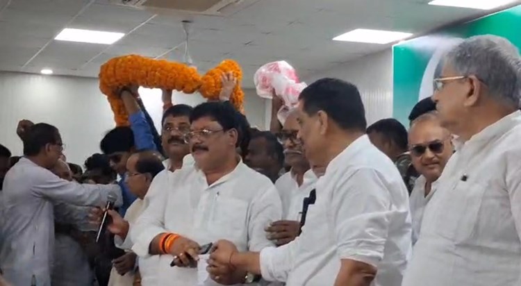 Former MP Arun Kumar returns home to JDU, once a rival Former MP Arun Kumar returns home to JDU, once a rival