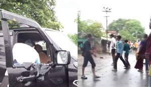 Stone pelting during Dularchand Yadav's funeral procession