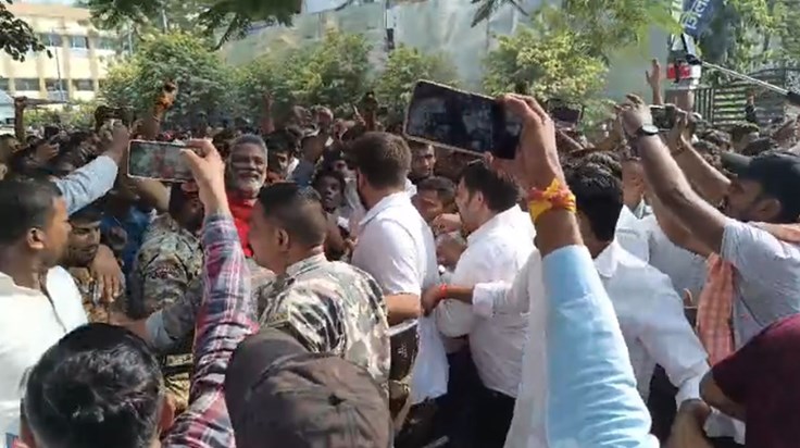 Supporters of Pappu Yadav and Munna Shukla clashed in Hajipu Supporters of Pappu Yadav and Munna Shukla clashed in Hajipu