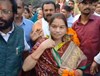 मोकामा सीट पर किसका चलेगा सिक्का? सूरजभान सिंह की पत्नी ने भी दाखिल किया नामांकन...