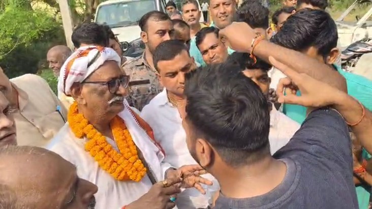 In Jehanabad, people asked the JDU candidate for an account 