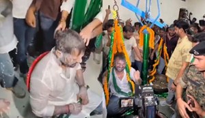 In Chhapra, Khesari Lal was bathed in milk and weighed with coins by his supporters.