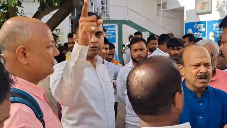 Leaders in CM Nitish's party clash over caste