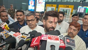 Chirag Paswan, who arrived in Patna, took a dig at the Grand Alliance and also made a big statement about Nitish Kumar's CM face...