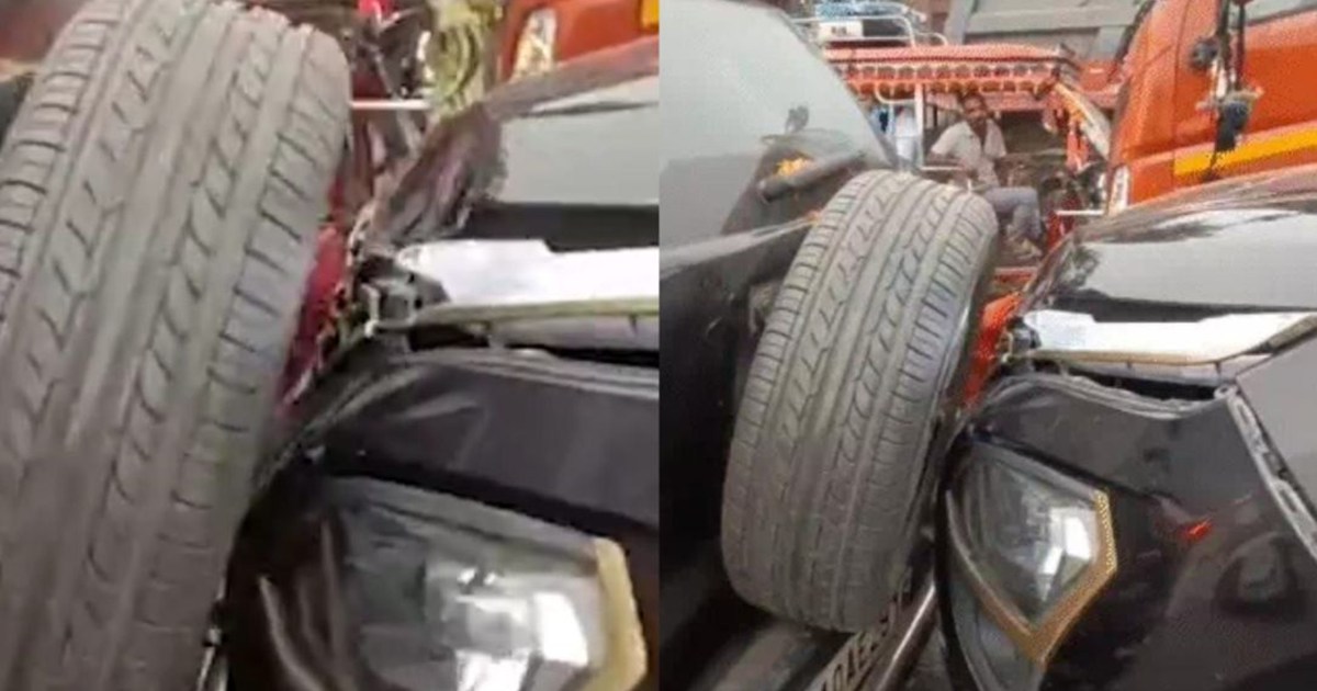 Two cars collided during PK's roadshow