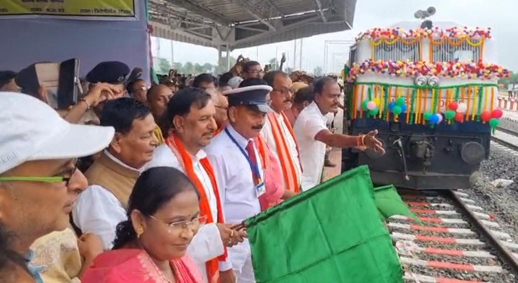 The train ran for the first time in Triveniganj of Supaul. The train ran for the first time in Triveniganj of Supaul.