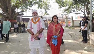 A rebel BJP leader filed his nomination wearing a shroud