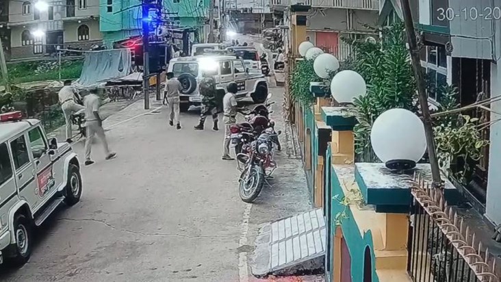 Police reached the house of Danapur's strongman RJD candidat Police reached the house of Danapur's strongman RJD candidat