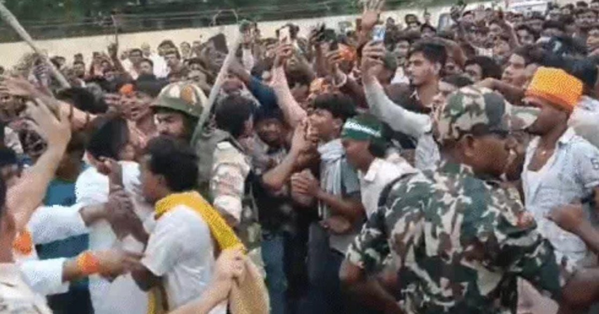 Police lathi-charged people at Chirag's public rally