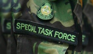 Inter-district notorious criminal carrying a reward of Rs 25,000 was arrested by the police.