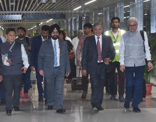 CEC reaches Patna before announcement of Bihar elections CEC reaches Patna before announcement of Bihar elections
