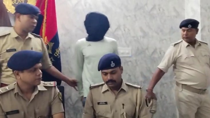Mother did not give one lakh rupees, so the son shot him.
