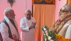 The party of those who claimed the title of Jananayak had opposed Karpuri Thakur