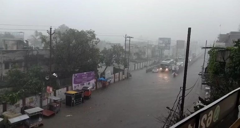 Incessant rains disrupt normal life in Bihar. Incessant rains disrupt normal life in Bihar.