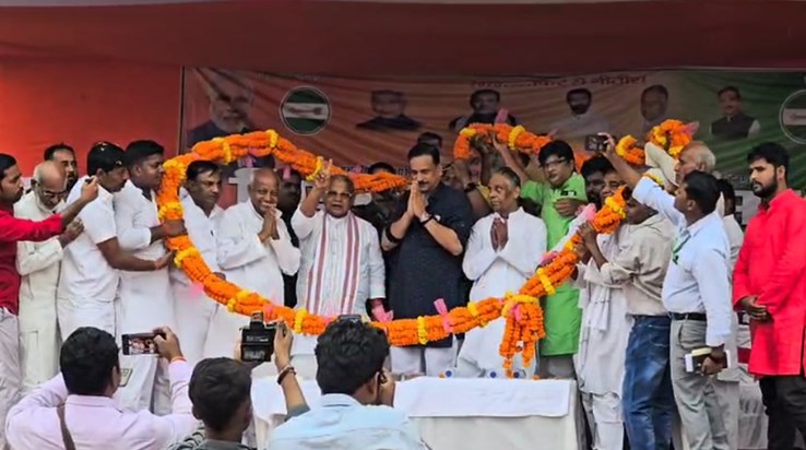 In Gopalganj, Manjhi launched a scathing attack on the oppos In Gopalganj, Manjhi launched a scathing attack on the oppos