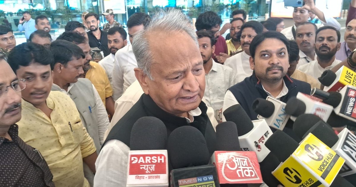 Congress leader Ashok Gehlot praised CM Nitish