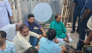 Gopal Mandal sat on the road outside CM Nitish's residence
