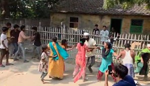 Five injured in a clash between two groups over a minor dispute