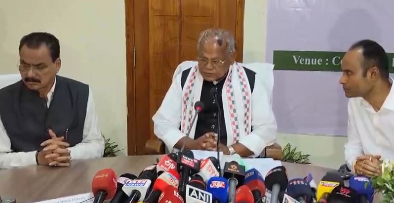 Chirag smiled but Manjhi's pain did not subside. Chirag smiled but Manjhi's pain did not subside.