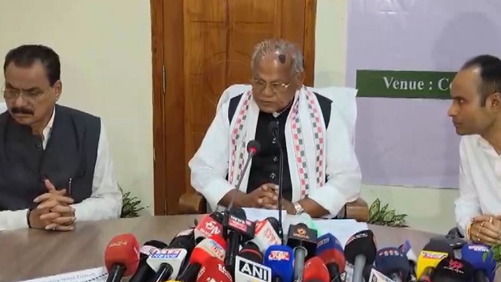 Chirag smiled but Manjhi's pain did not subside.