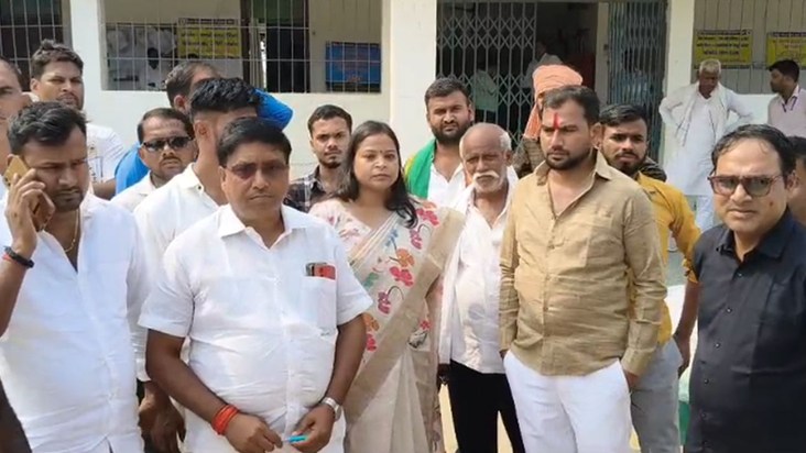 The Grand Alliance lost another seat before the vote