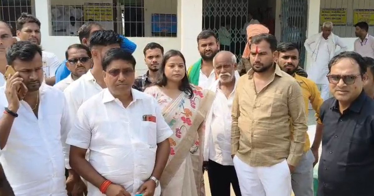 The Grand Alliance lost another seat before the vote