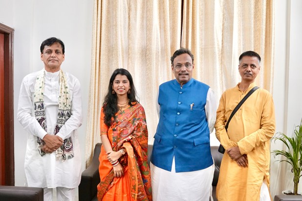 Maithili Thakur will contest from this seat in Bihar Maithili Thakur will contest from this seat in Bihar